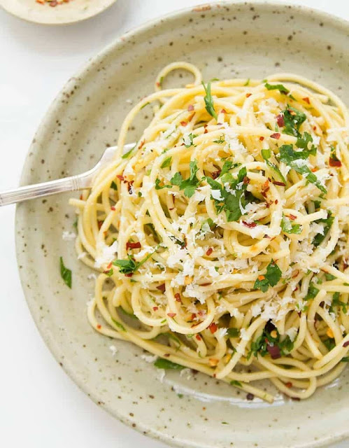 Spaghetti mit Knoblauch und Olivenöl (Aglio e olio) - Einfache Rezepte