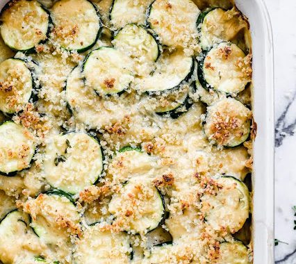 Zucchini-Auflauf mit Knoblauchsauce