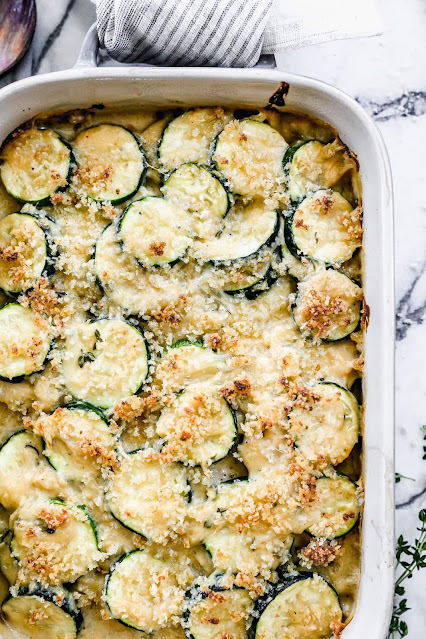 Zucchini-Auflauf mit Knoblauchsauce