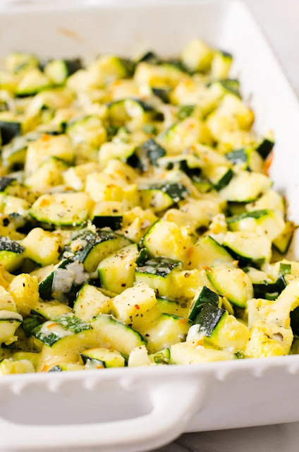 Zucchiniauflauf mit Käse und Knoblauch