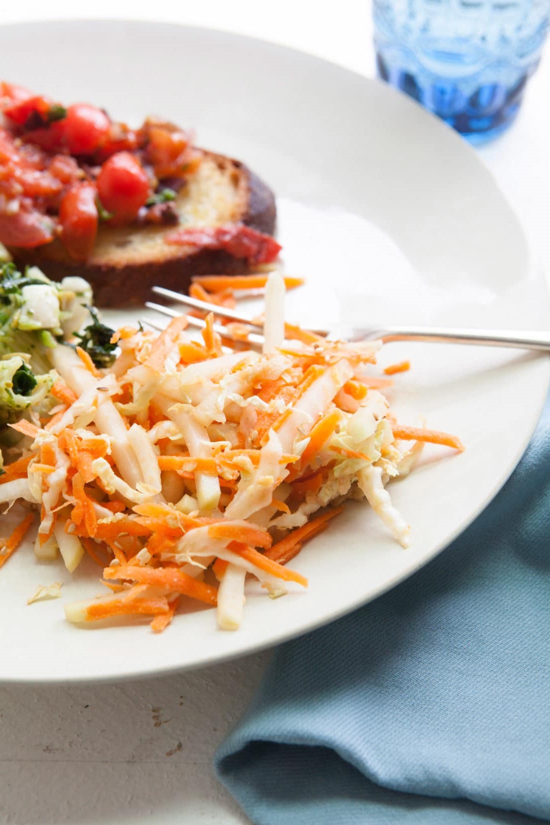 Karotten-Kohlrabi-Salat mit Miso-Dressing