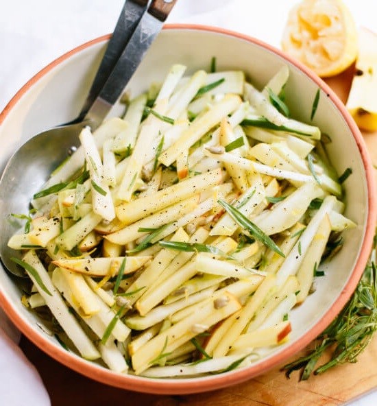 Knackiger Apfel Kohlrabi Salat Rezept - fertig in 10 Minuten