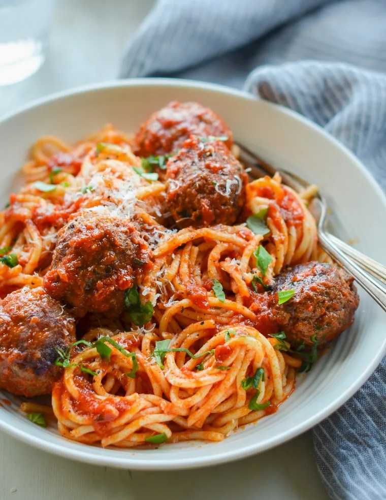 Spaghetti mit Hackbällchen Italienisch - Einfach und lecker