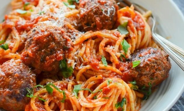 Spaghetti mit Hackbällchen Italienisch - Einfach und lecker