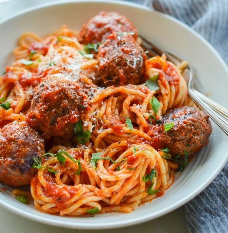 Spaghetti mit Hackbällchen Italienisch - Einfach und lecker