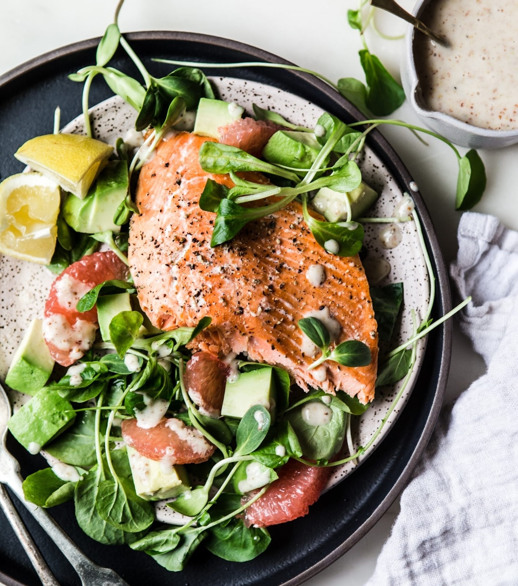 Gebackener Lachs mit Grapefruit-Salat - fertig in 15 Minuten