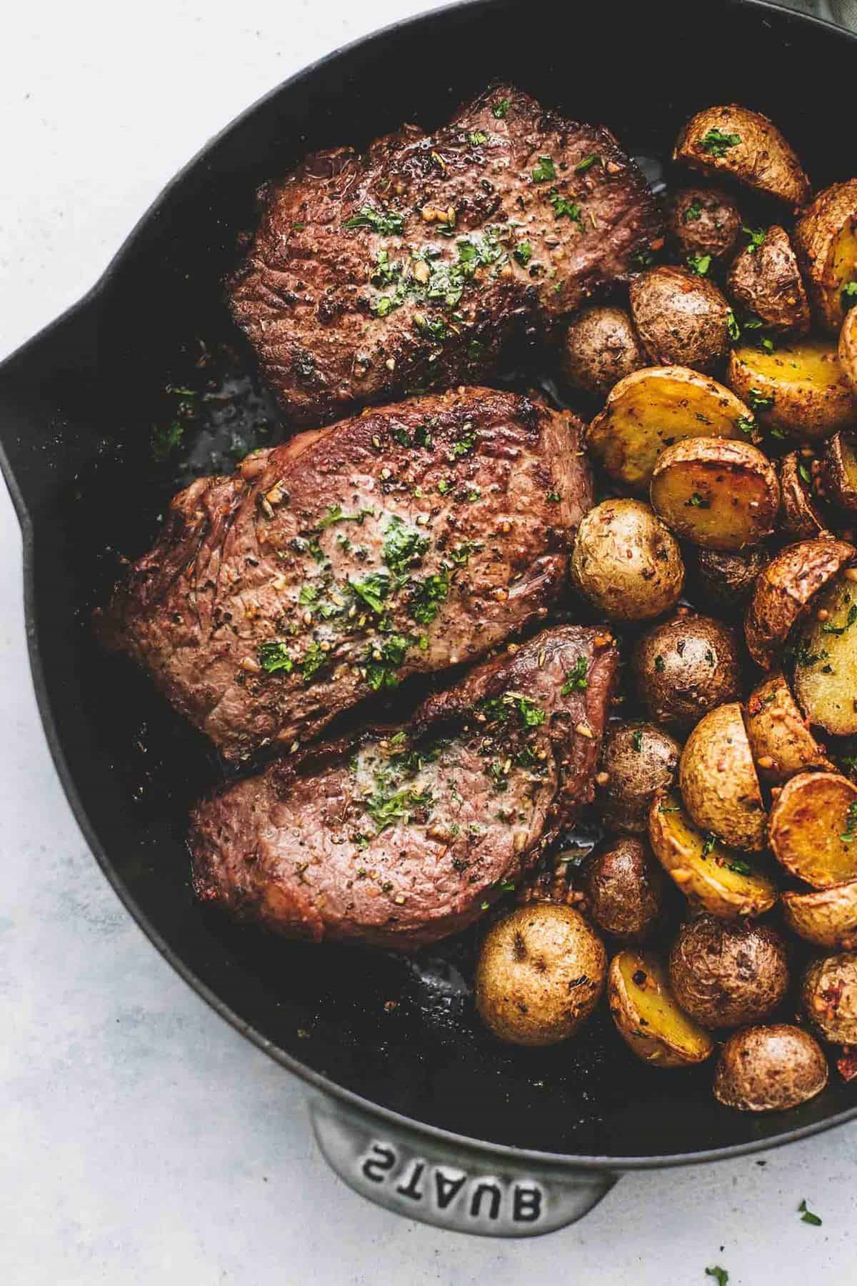 Steak mit Knoblauchbutter - saftig und lecker