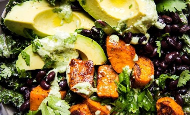 Süßkartoffel Salat mit Avocado - Gesund und lecker