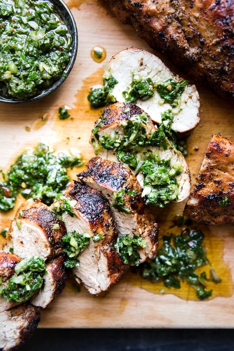 Gegrillte Schweinelende mit Chimichurri