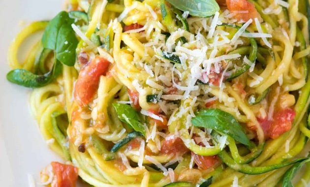 Knoblauch-Parmesan-Zucchini-Nudeln Pasta