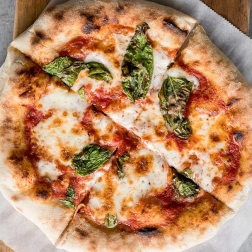 Neaopolitanische Margherita-Pizza