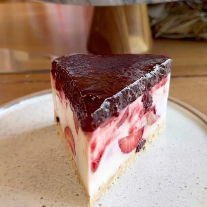 NoBake Yogurt Ice Cream Cake with Strawberries! Einfache Rezepte