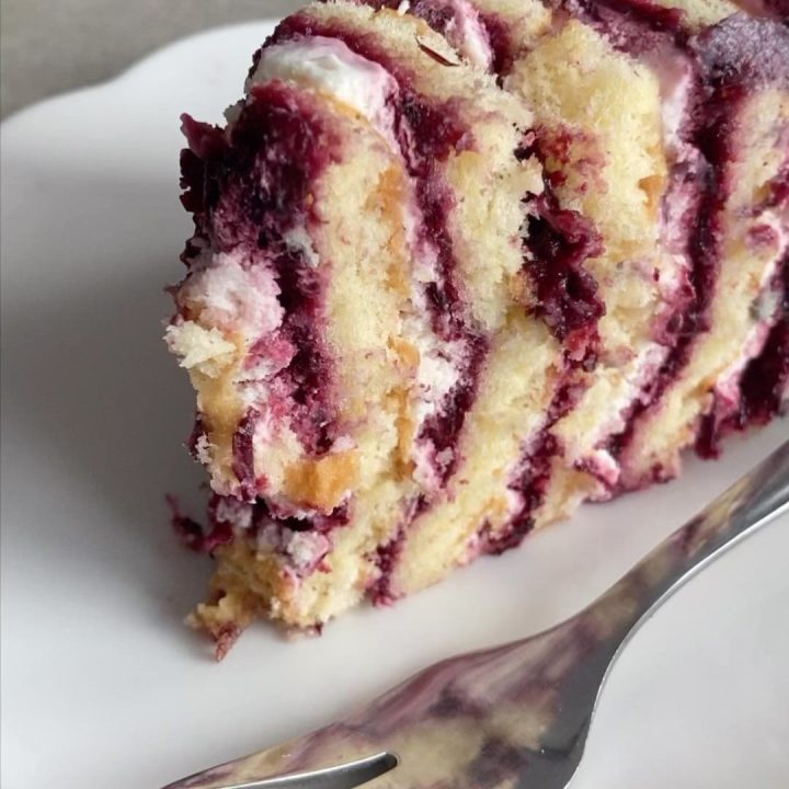 Cake Roll with Blackcurrant Cream