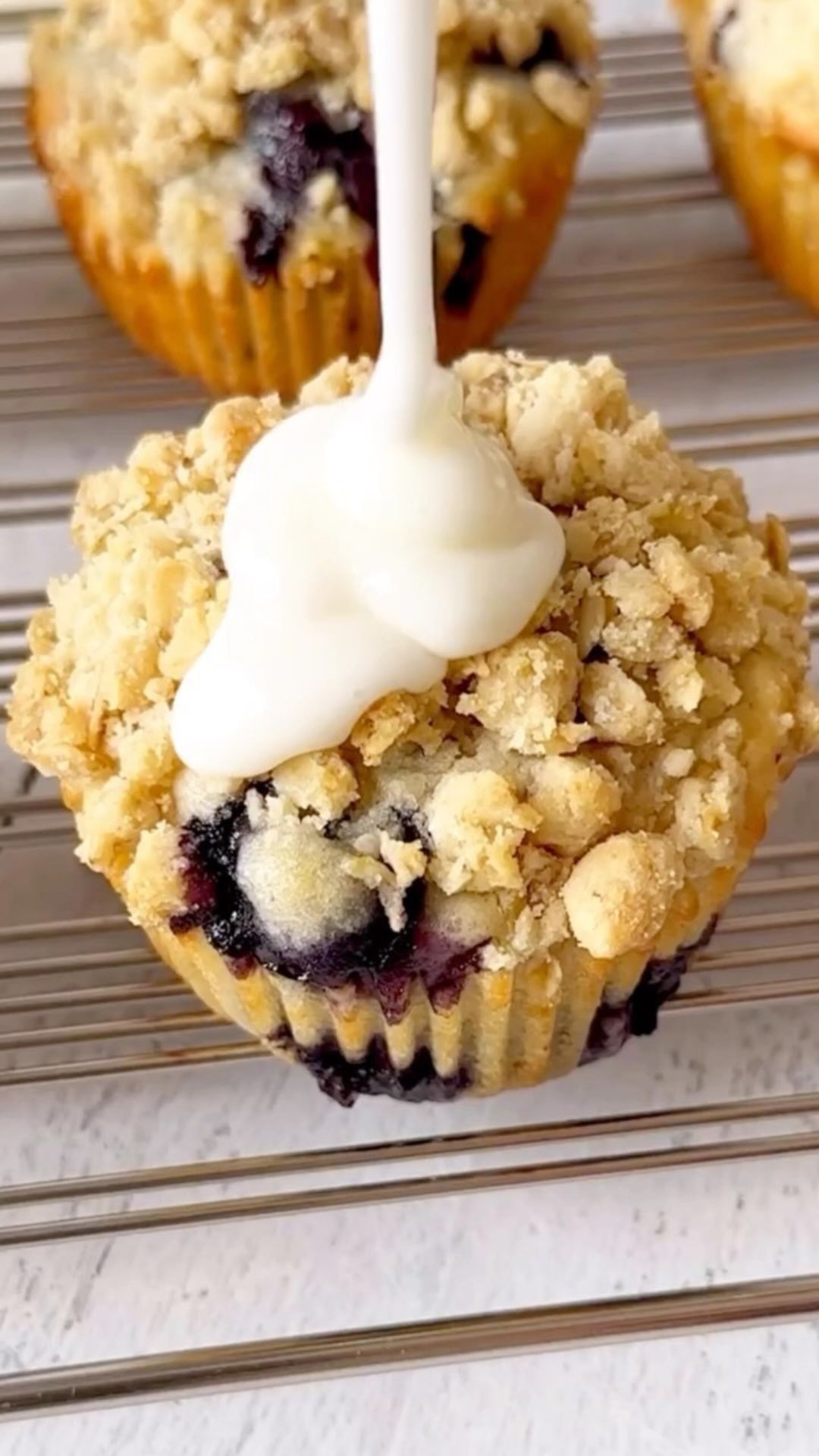 Classic Lemon Blueberry Crumb Muffins - Einfache Rezepte